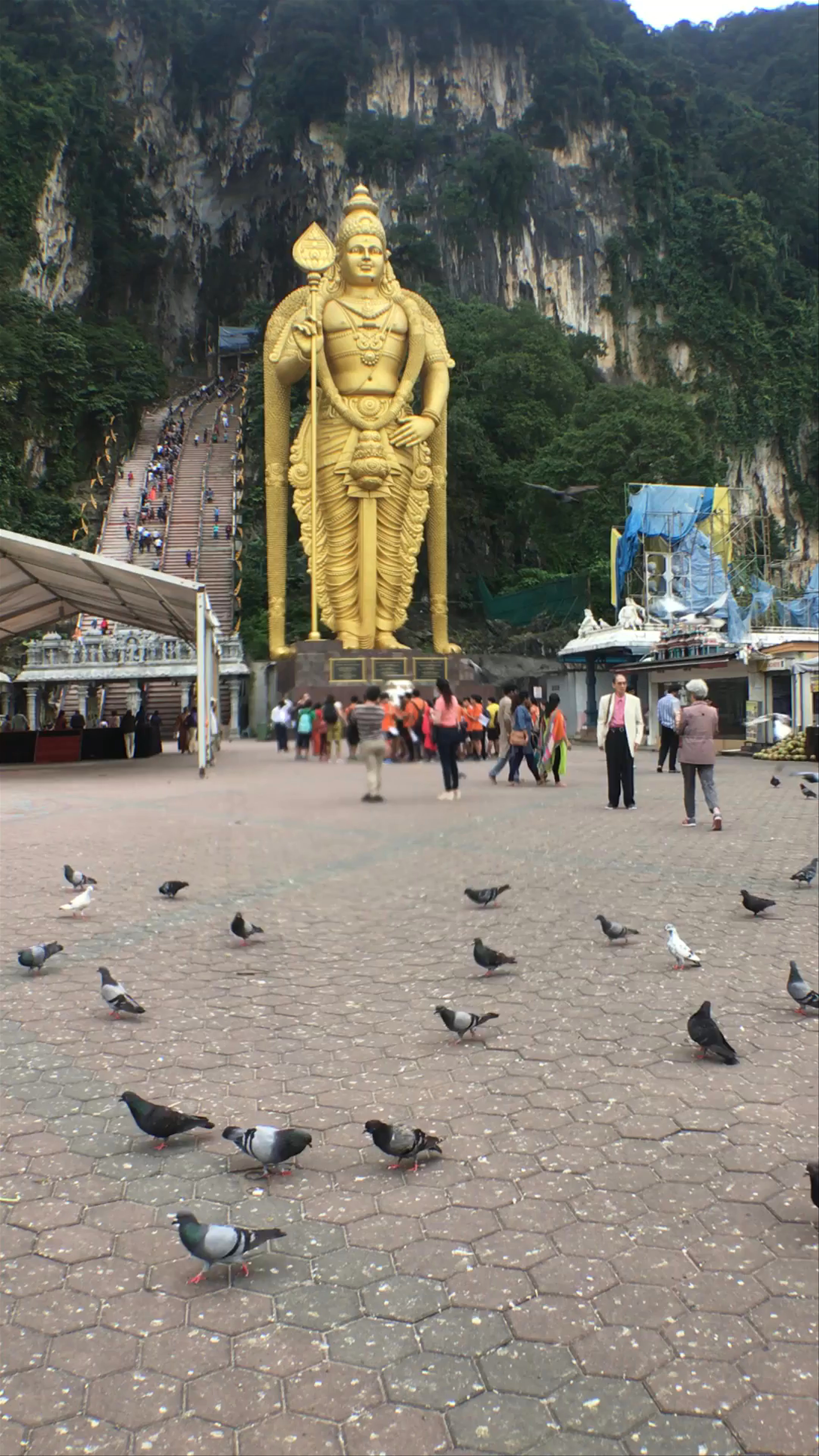 Batu Caves: Majestic Hindu Temple in the Heart of Selangor, Malaysia