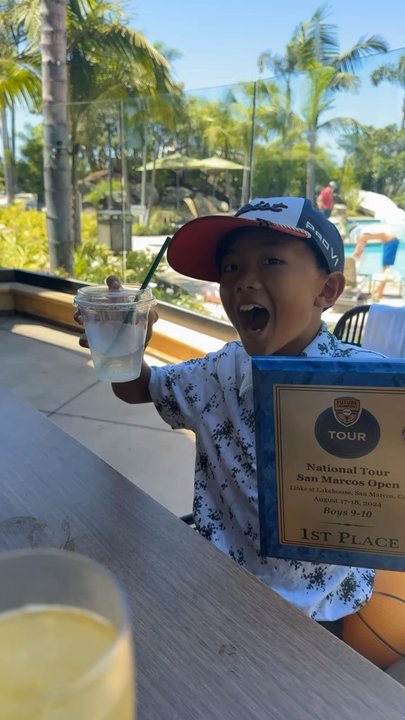 7 Mile Kitchen - We enjoyed the massive Mac N Cheese Burger and Gelatos (Mango & Raspberry). Celebrated my son's golf tournament win with Pineapple Mimos - New American Near Me - Carlsbad, California