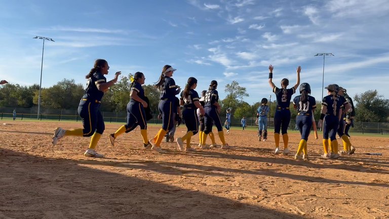 Miley Dillon's Softball Recruiting Profile | FieldLevel