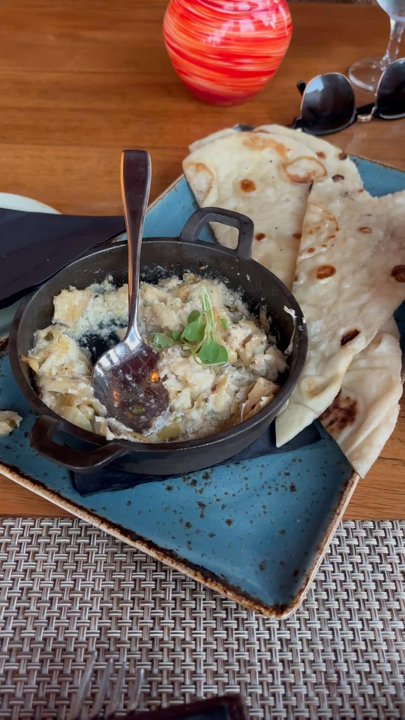 Avalon Grille - Lobster Mac n cheese and artichoke dip - New American Near Me - Avalon, California