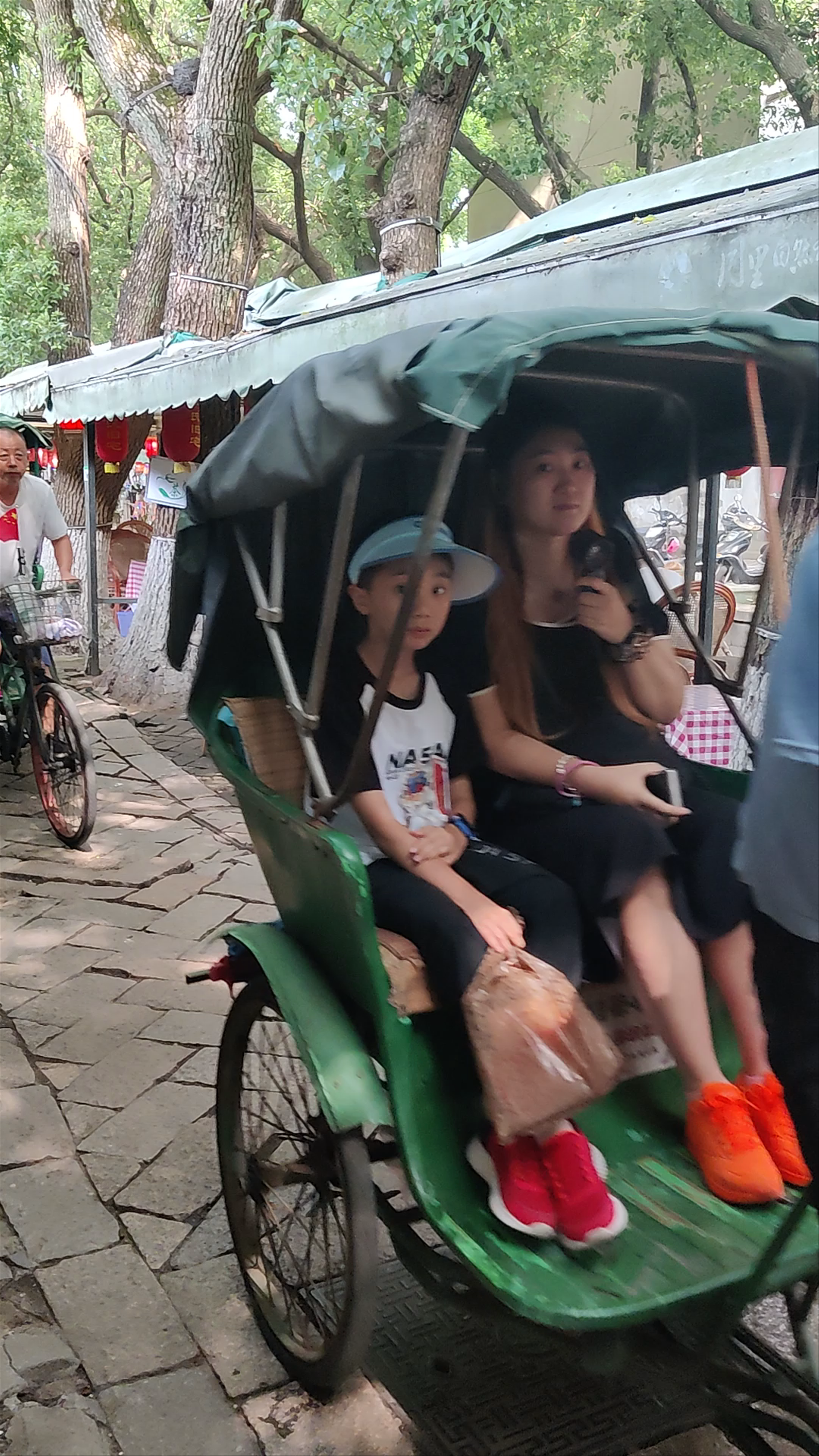 Strolling Through Tongli Ancient Town - Timeless Charm in Suzhou, China