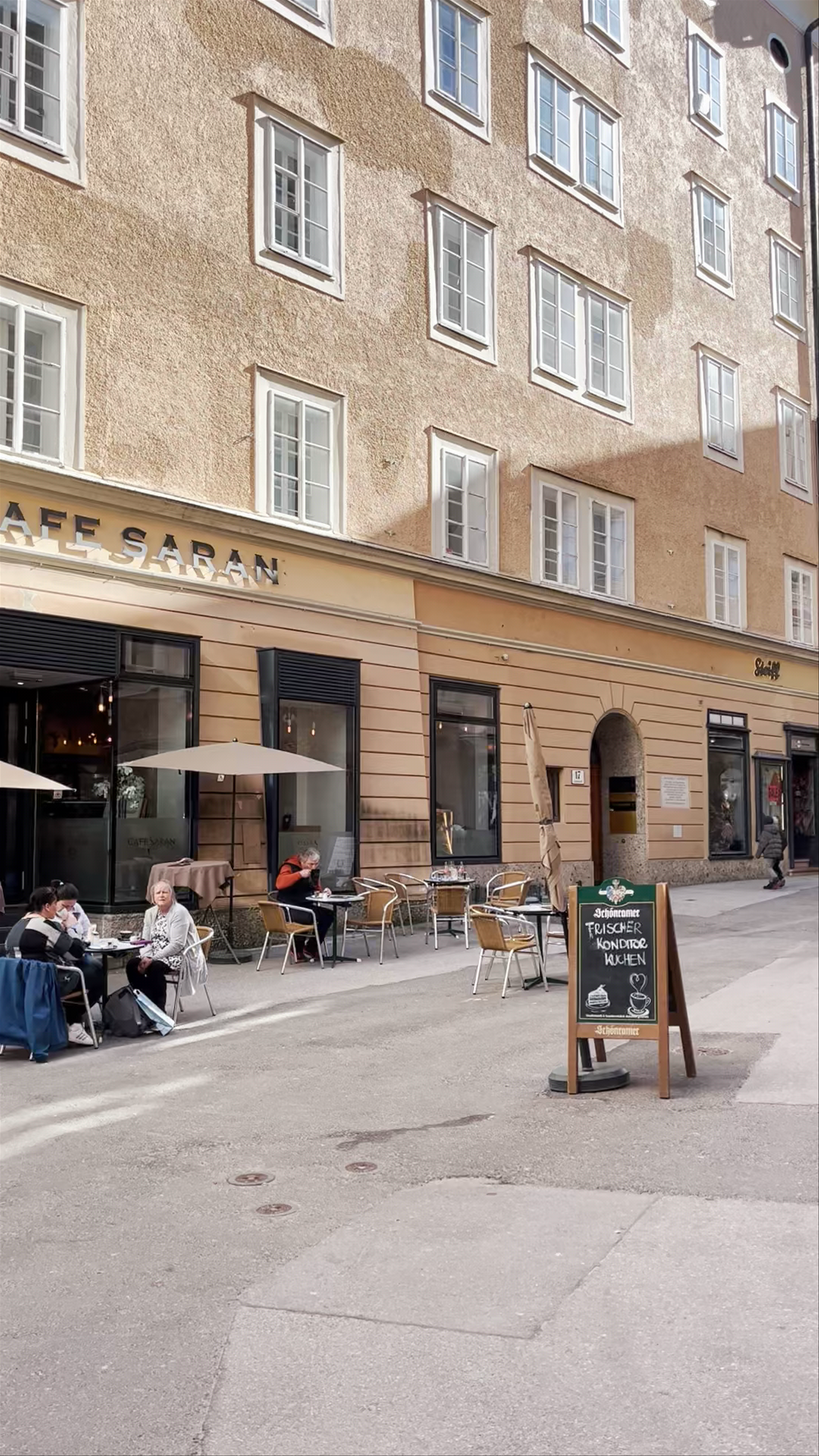 Strolling Through Old Town Salzburg: Charming Streets & Café Culture