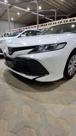 تويوتا كامري LE 2019