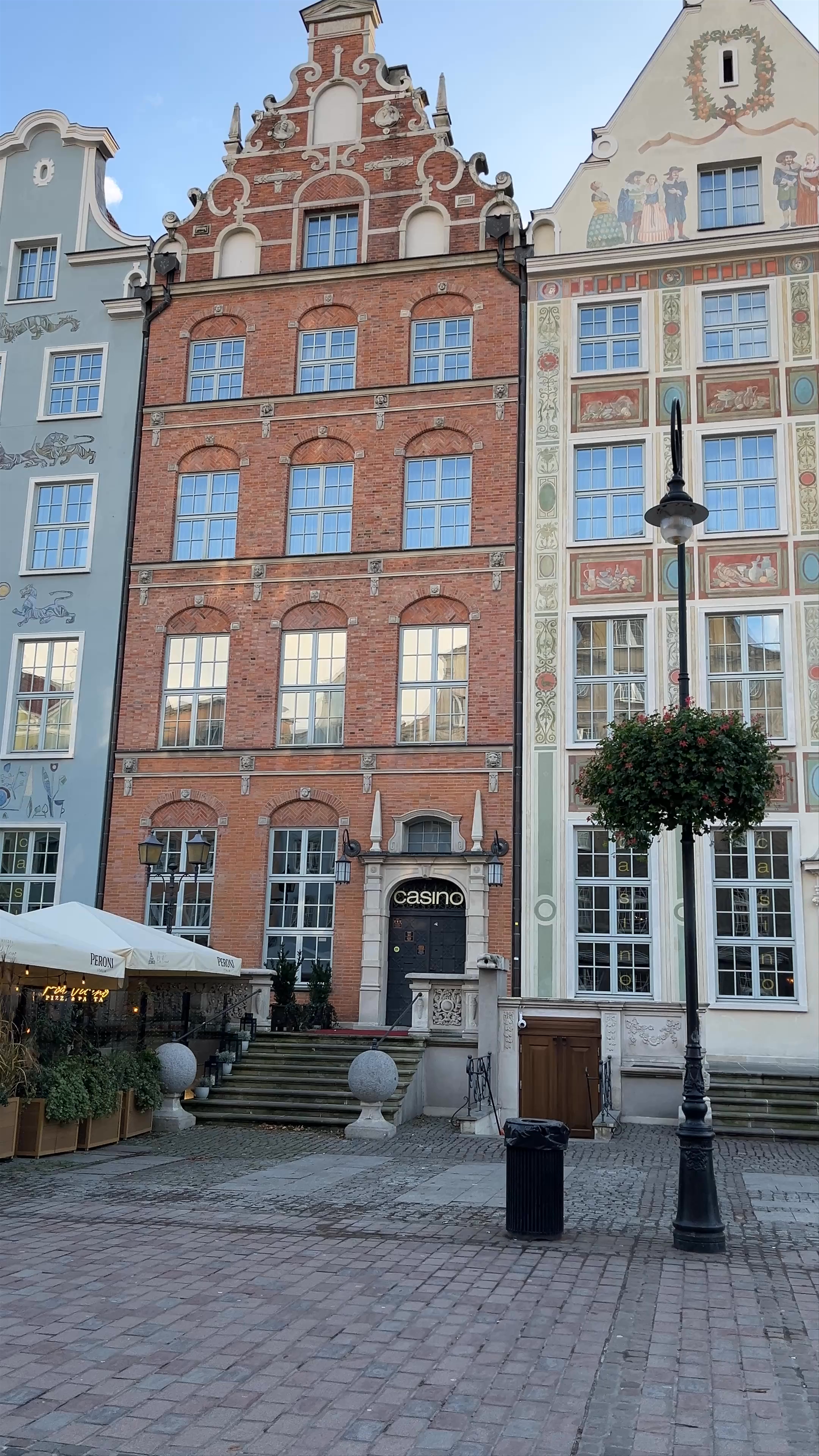 Historic Charm and Architectural Beauty of Długi Targ, Gdańsk
