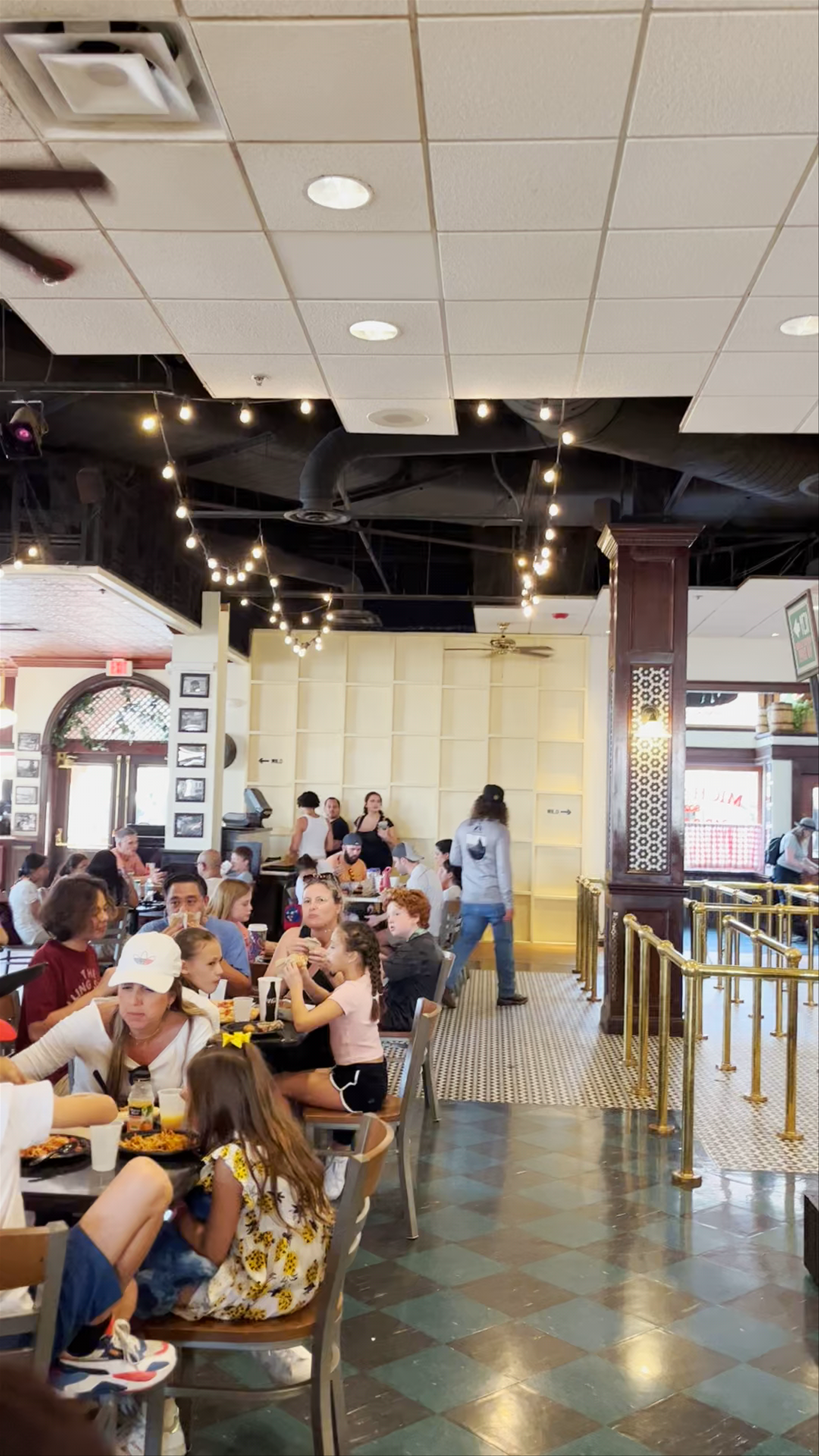 Louie's Italian Restaurant: Family Dining Experience in Orlando