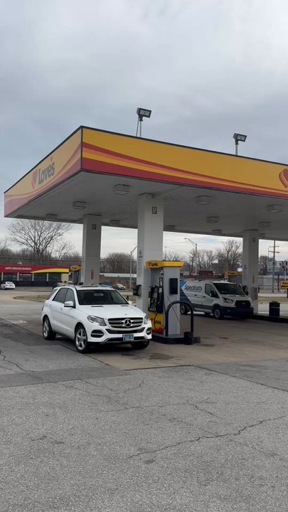 Love's Travel Stop - Gas pump area - Gas Stations Near Me - Gary, Indiana