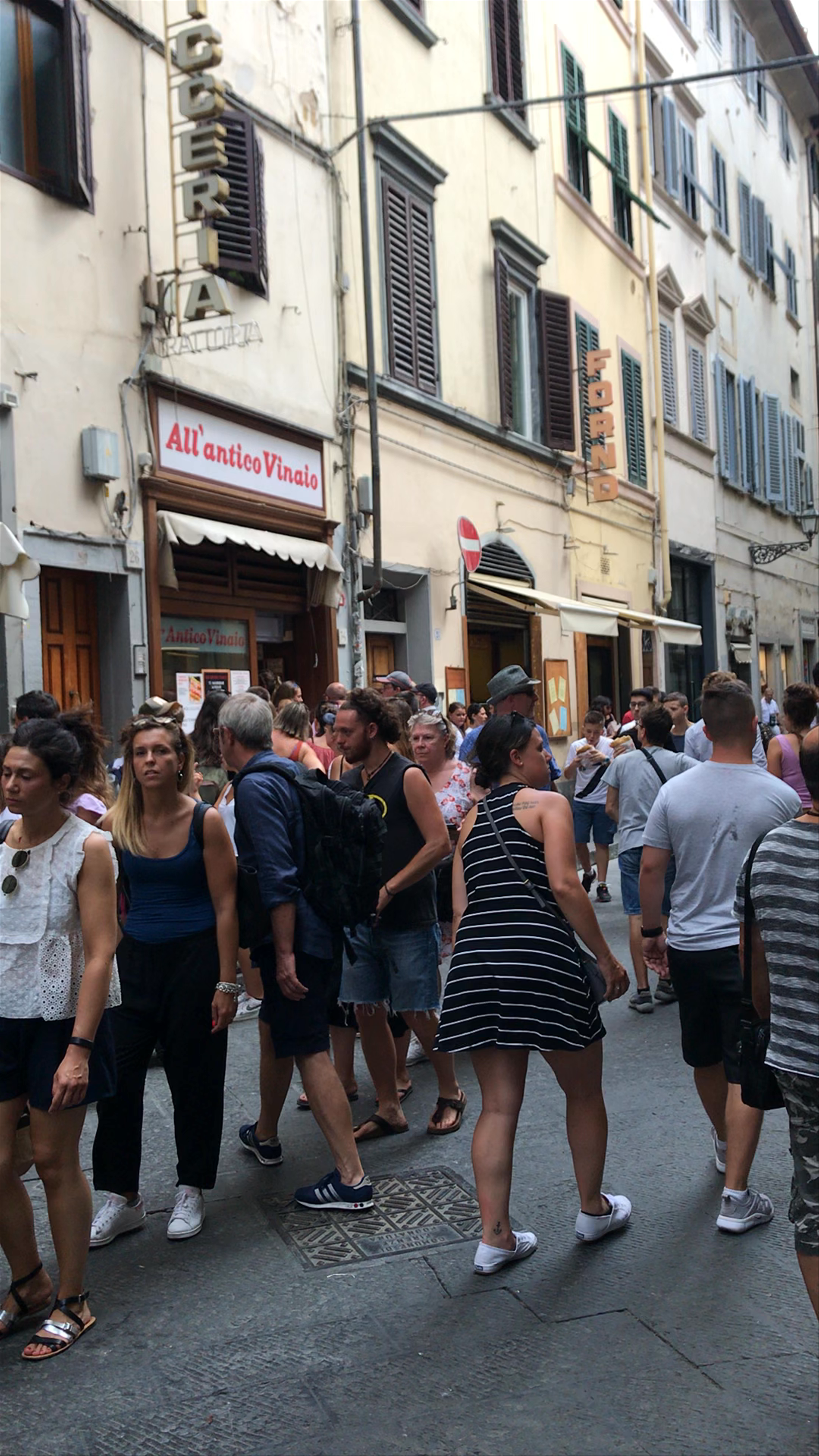 All’Antico Vinaio: Bustling Street Food Experience in Florence