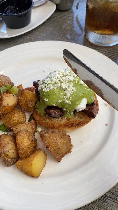 Sbicca Del Mar - Womp womp, no runny yolk! :( - Wine Bars Near Me - Del Mar, California