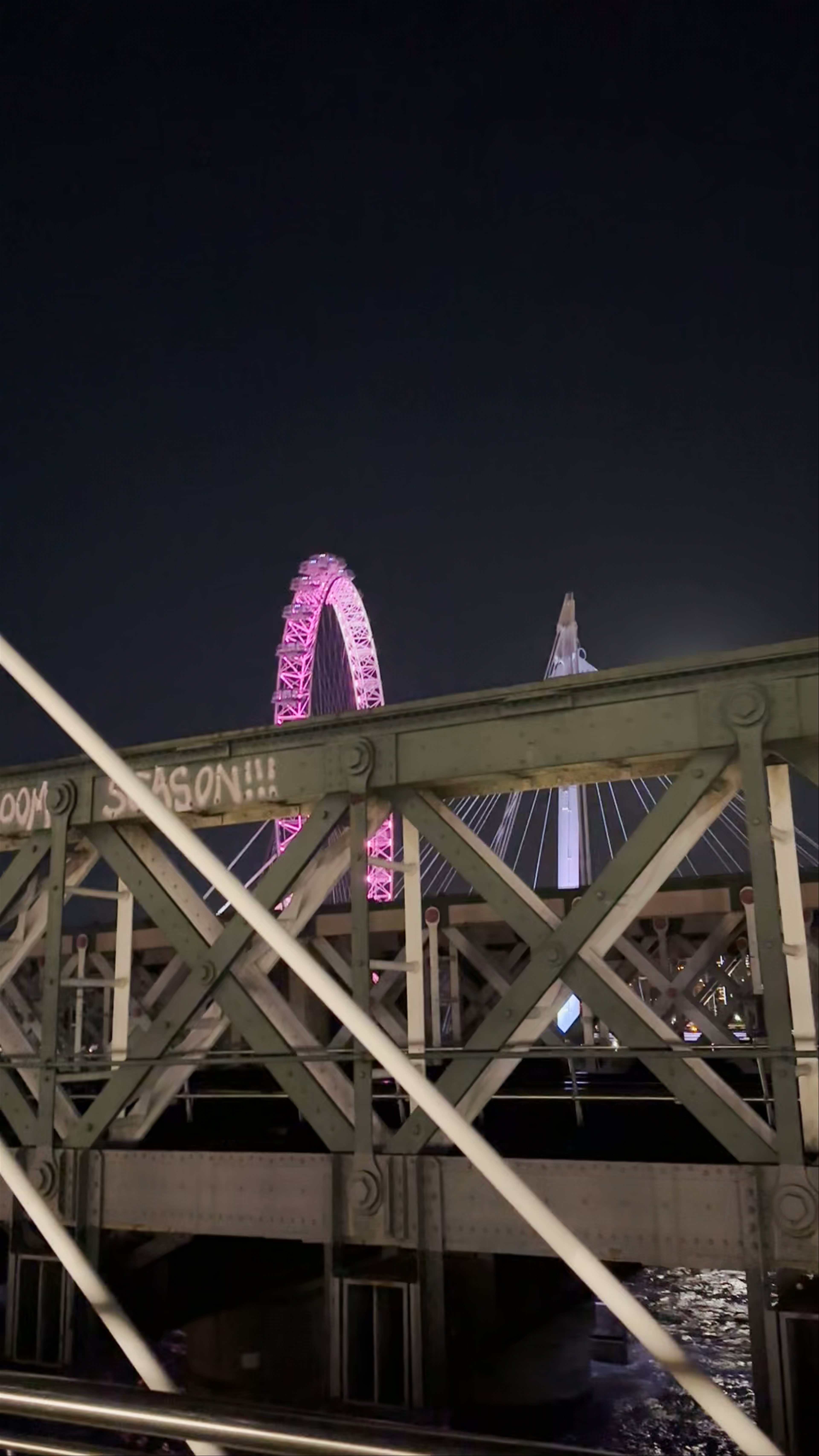 Night Stroll over Hungerford Bridge & Thames Iconic Views in London