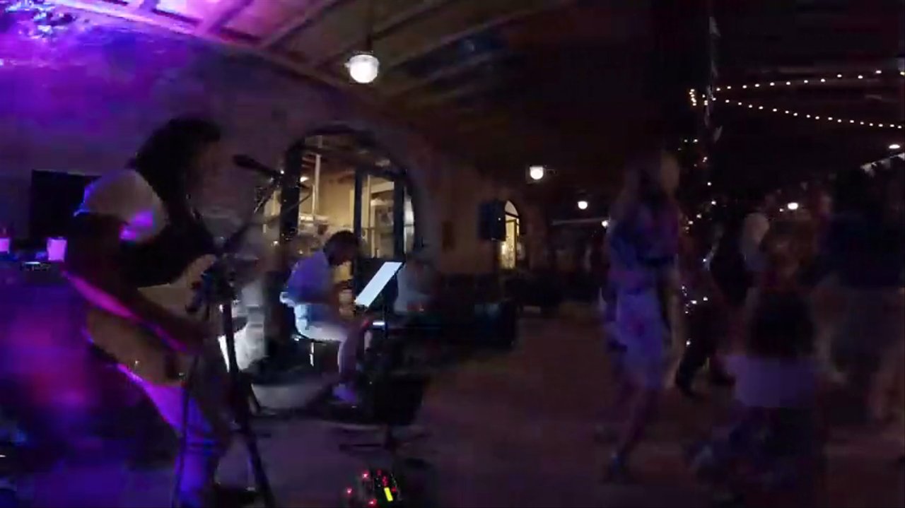 Trio Toscano - World Hold On - video