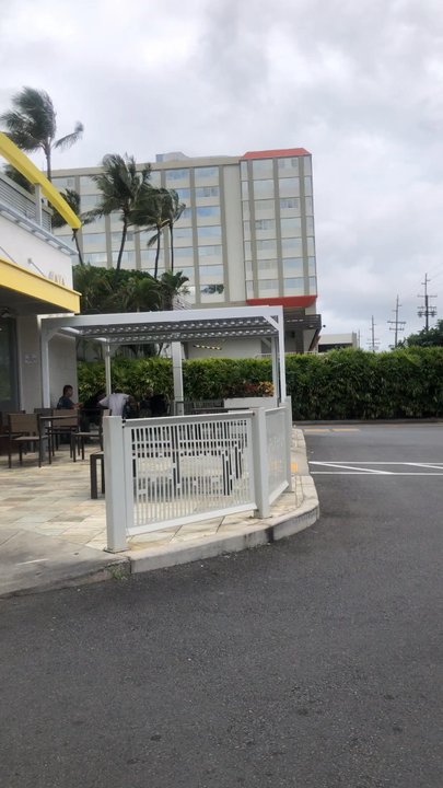 McDonald's - Something smells like Parasites - Fast Food Near Me - Honolulu, Hawaii