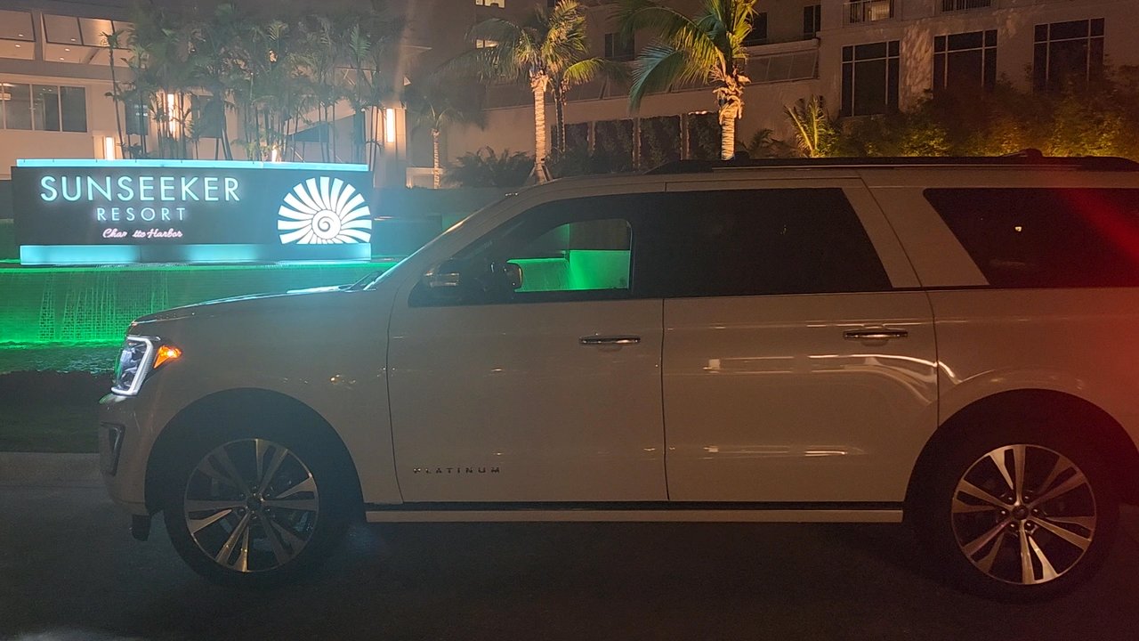 AdamsCo - Sunseeker #Sunseeker.  Vacation at the Sunseeker, call AdamsCo to explore Punta Gorda shops , port Charlotte beaches! - Airport Shuttles Near Me - Punta Gorda, Florida