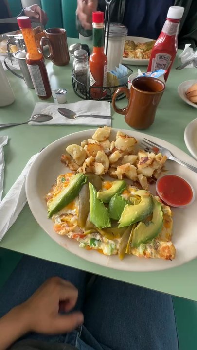 George's 50's Diner - Diners Near Me - Long Beach, California