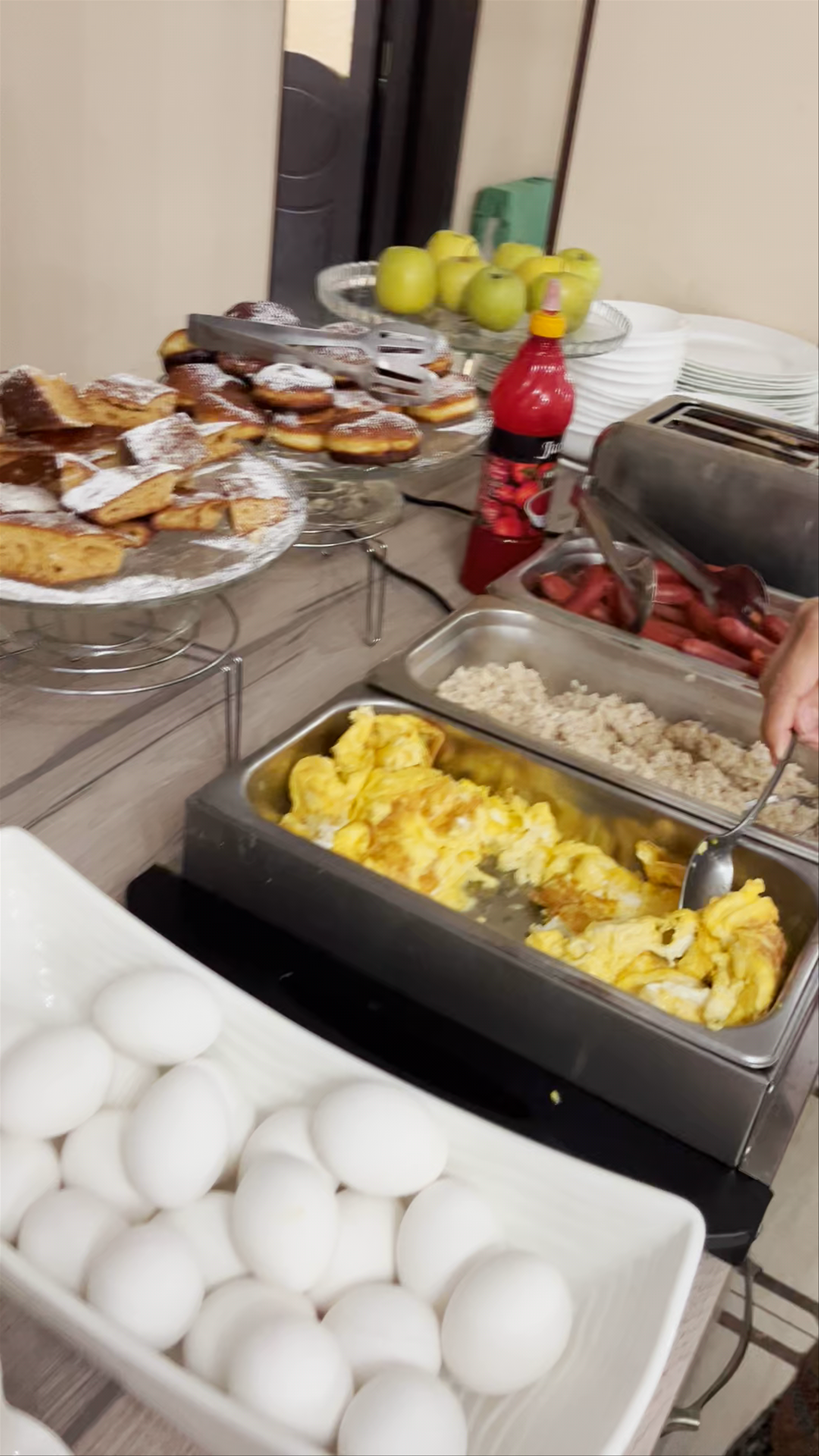 Breakfast Buffet and Cozy Dining Area at MariaLuis Hotel, Tbilisi