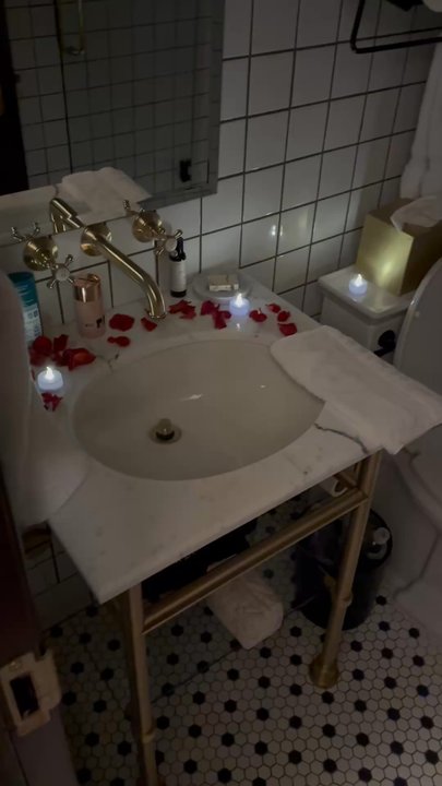 Avery Hotel - The hotel decorated our room when I asked them to help with the proposal to my girlfriend at the time - Hotels Near Me - Boise, Idaho