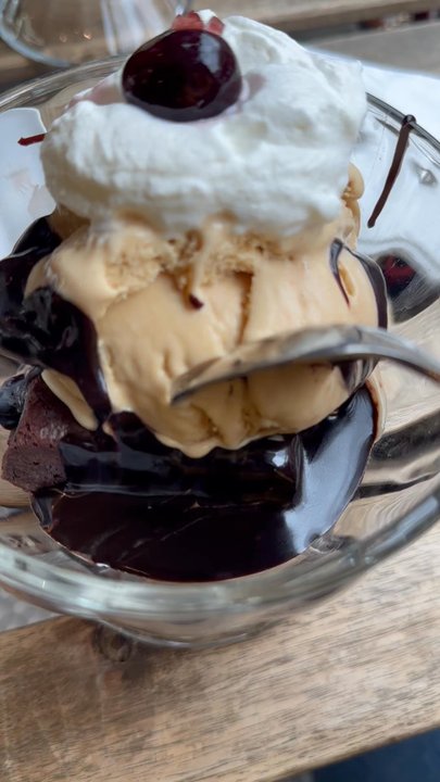 The Chocolate Room - Brownie Sundae with dulce de leche ice cream - Desserts Near Me - Brooklyn, New York