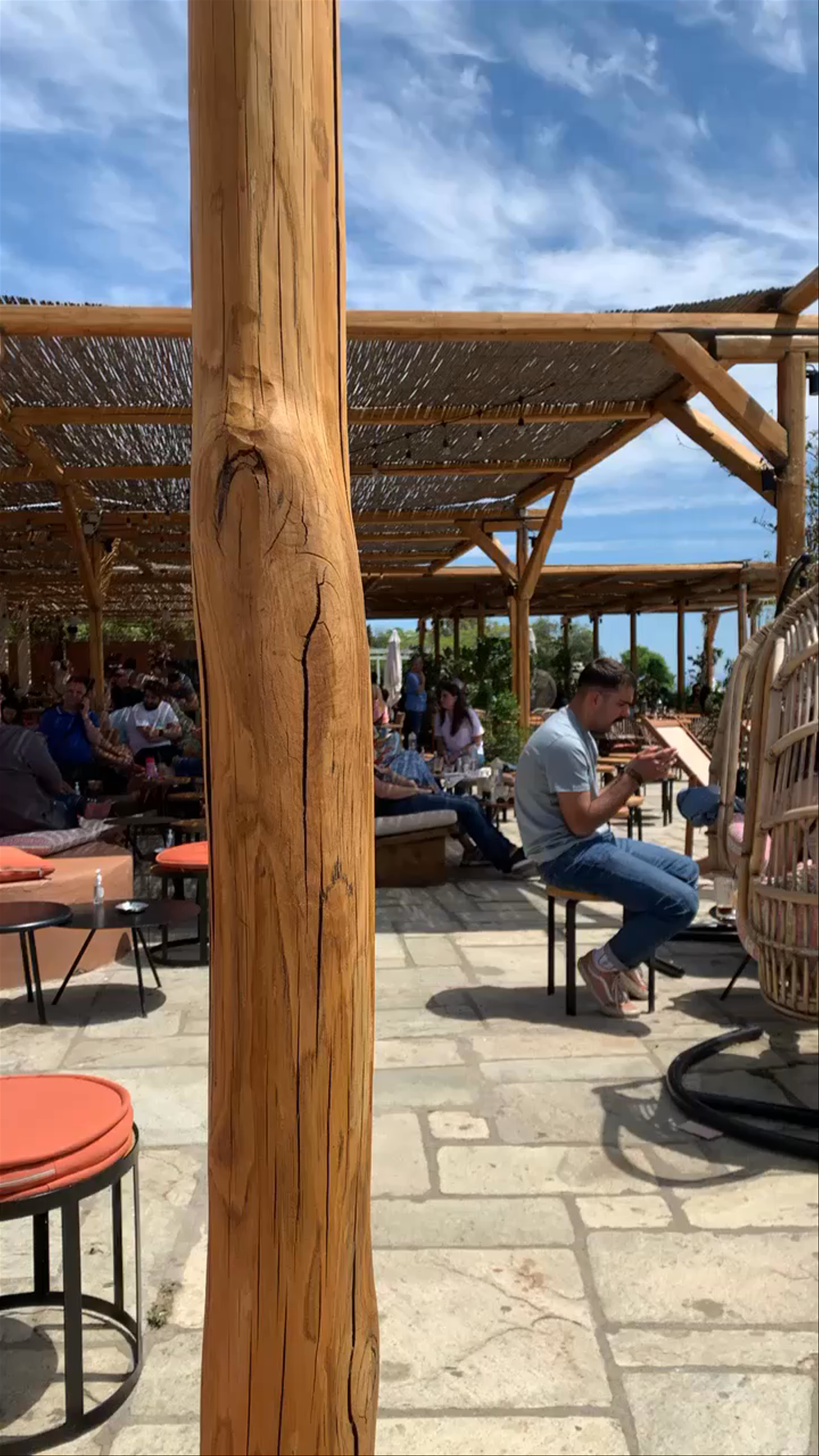 Isalos Beach Club: Laid-back Coastal Vibes in Volos, Greece