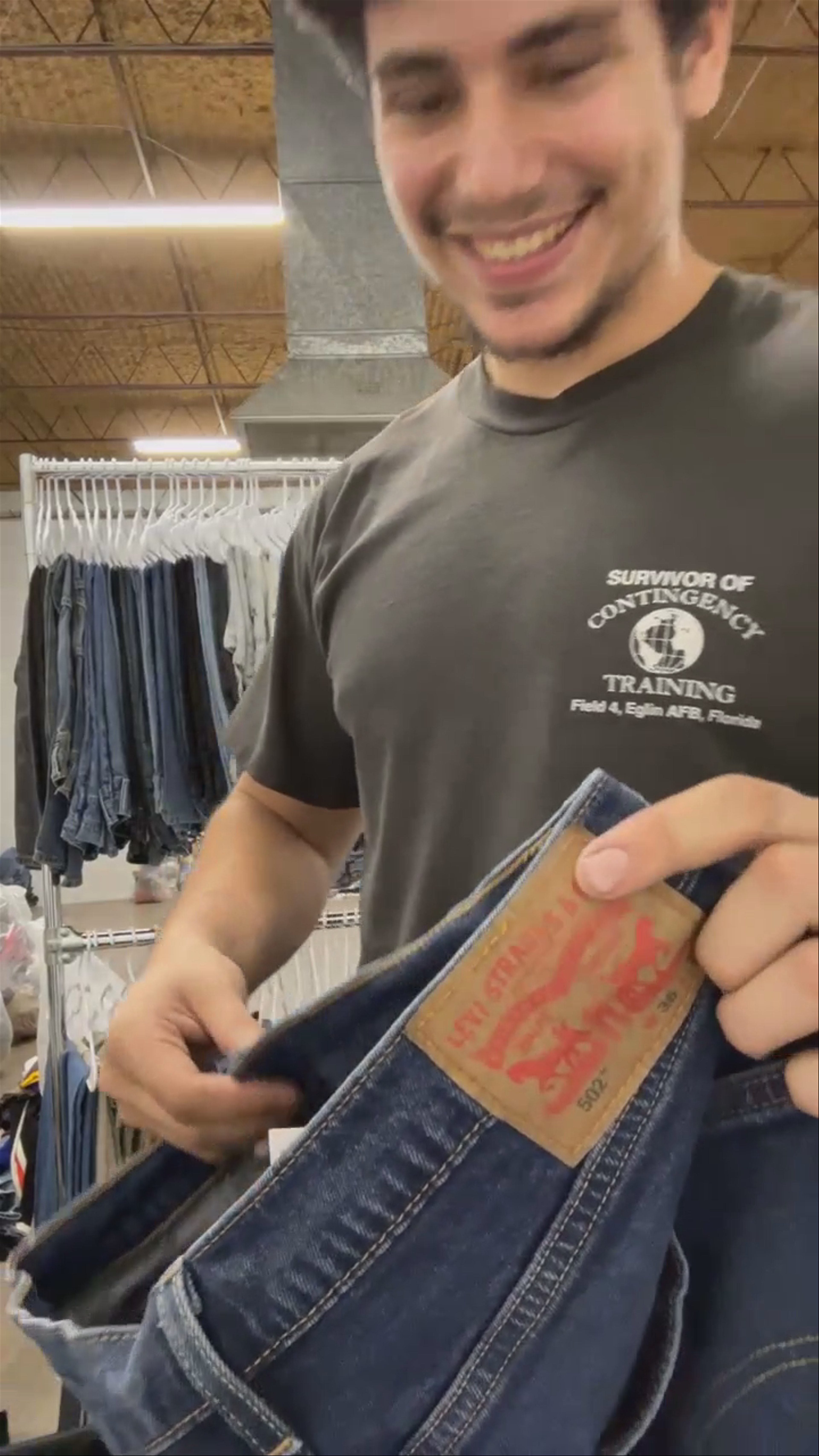 LEVIS PANTS SHOW