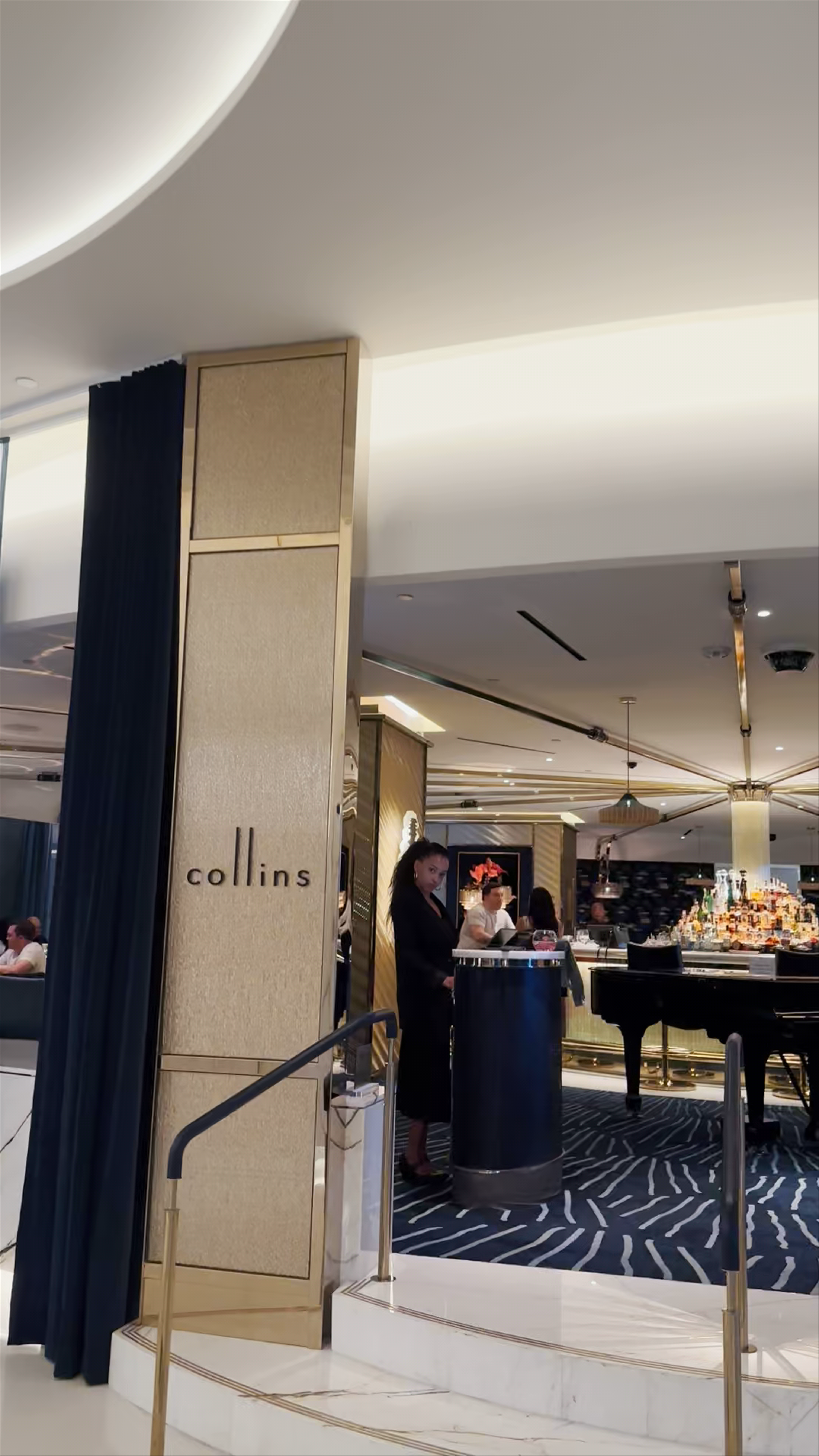 Collins Lounge: Luxe Cocktail Experience in Las Vegas