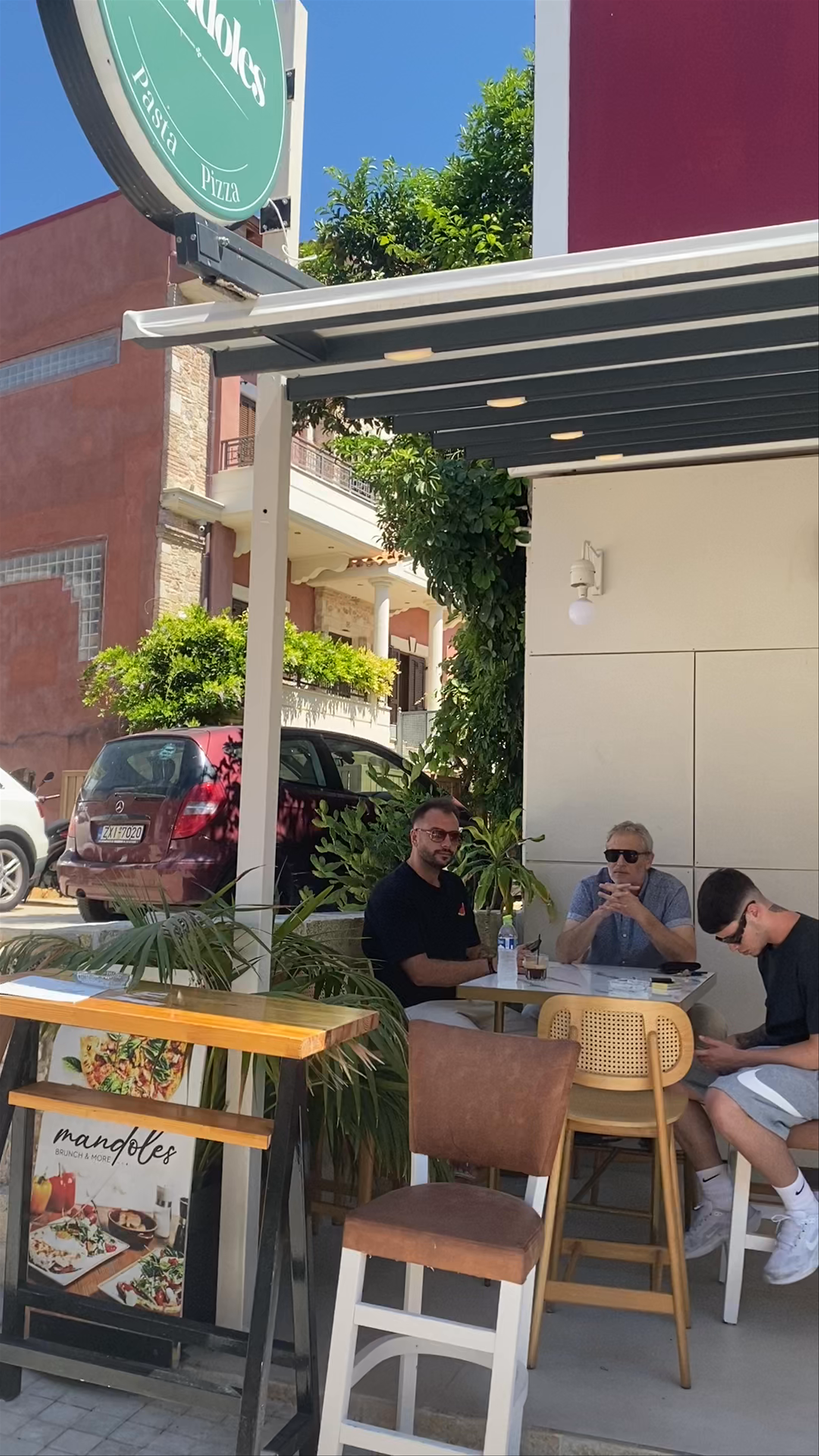Mandoles Cafe: Sunny Moments in Parga, Greece