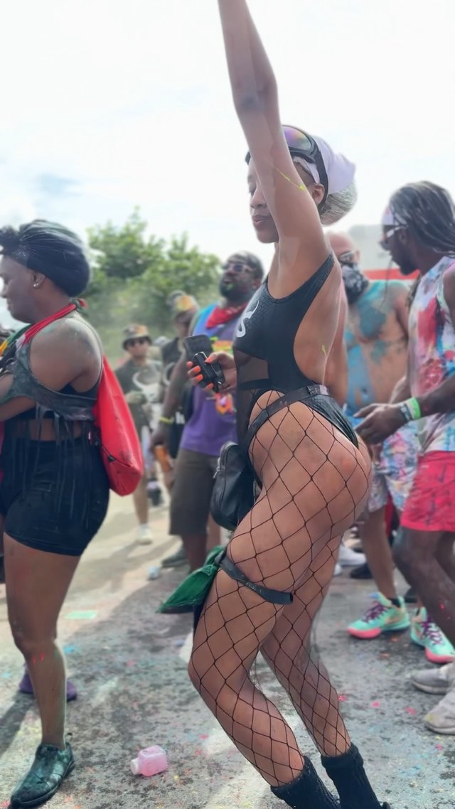 SWING IT FOR THE CAMERA.......