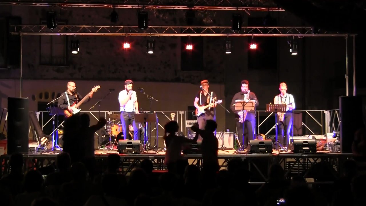 The Italian Swing Band - Il tuo bacio è come un Rock - video 5