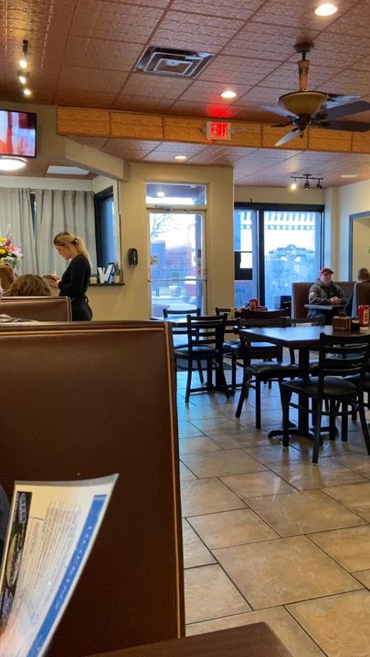 Crescent Cafe - Inside of Crescent Cafe - Cafes Near Me - Skiatook, Oklahoma