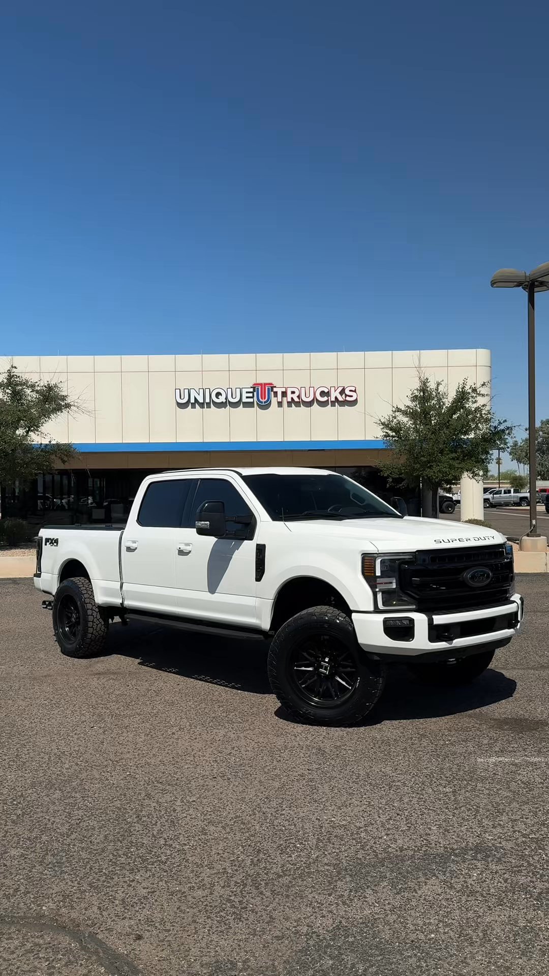 Unique Trucks - #G03584 - 2022 Ford F-350 Super Duty Lariat Crew Cab