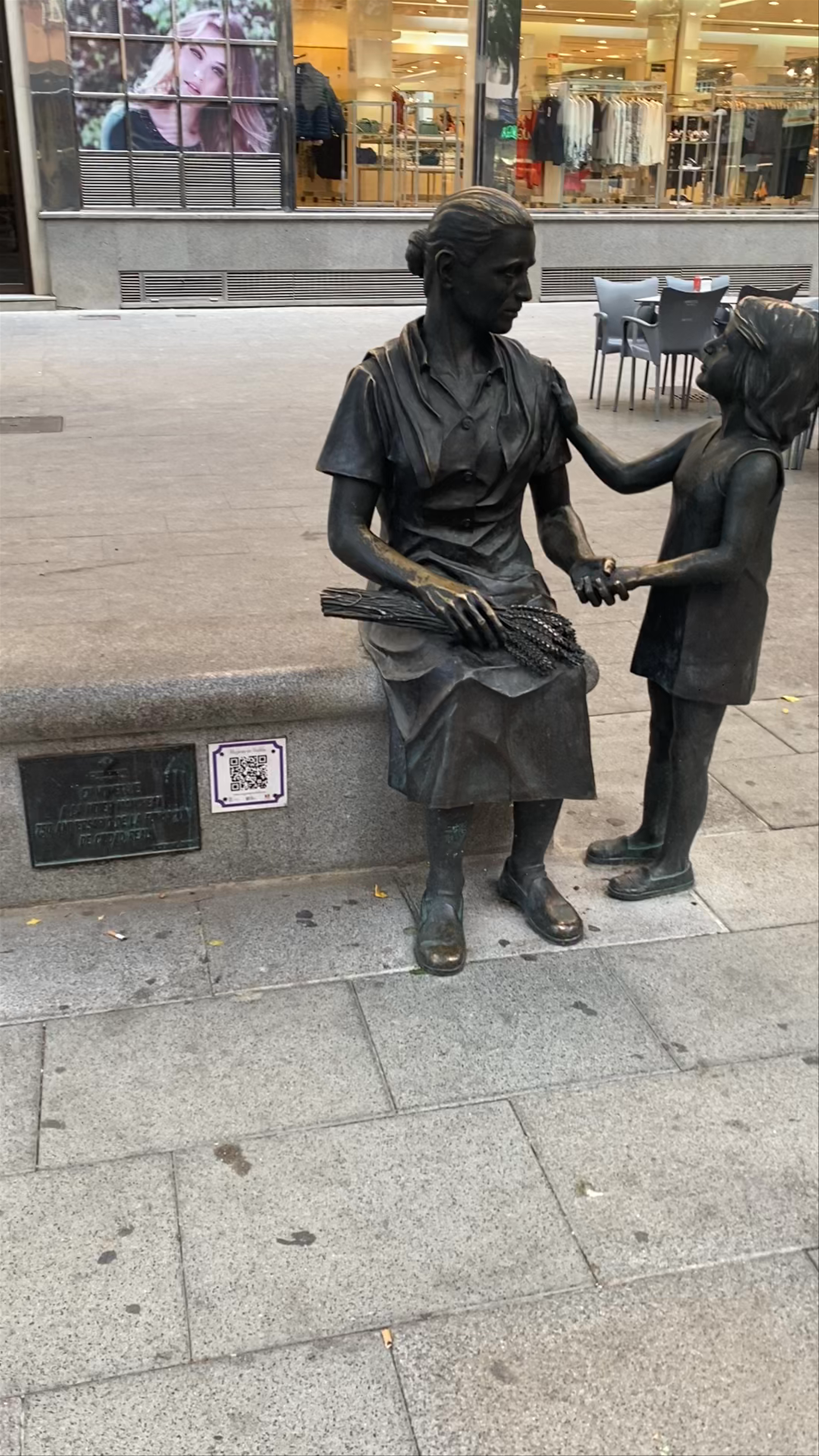 Heartfelt Bronze Sculpture in Plaza Del Pilar, Almodóvar del Campo
