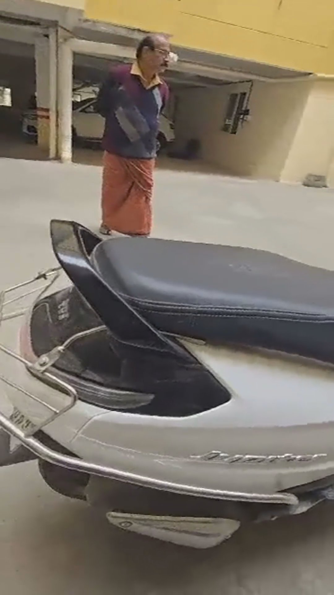 Walk-around video thumbnail