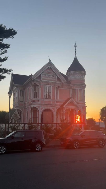 The Pinc Lady Mansion - They've put so much care into the house! It's a privilege to stay here. Can't wait to see what they do with the restaurant and the music! - Guest Houses Near Me - Eureka, California