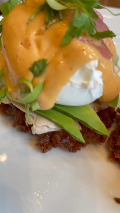 Shor - Slow motion of the eggs Benedict - Breakfast & Brunch Near Me - San Diego, California