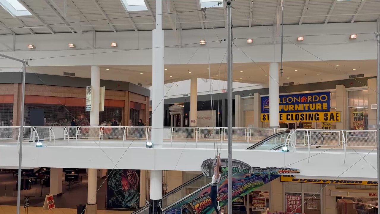 Samanea Mall - I-Fly Trapeze - Shopping Centers Near Me - Westbury, New York