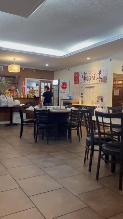 Ming Kitchen - Dining area - Seafood Near Me - Windsor, Ontario