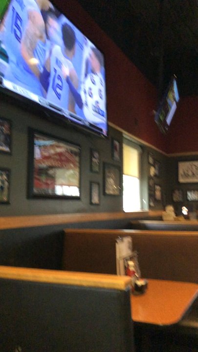 Buffalo Wild Wings - Empty restaurant - American Near Me - Merrillville, Indiana