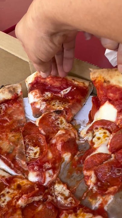 Bellatrino Pizzeria - Soggy, nasty, greasy. - Pizza Near Me - Dallas, Texas