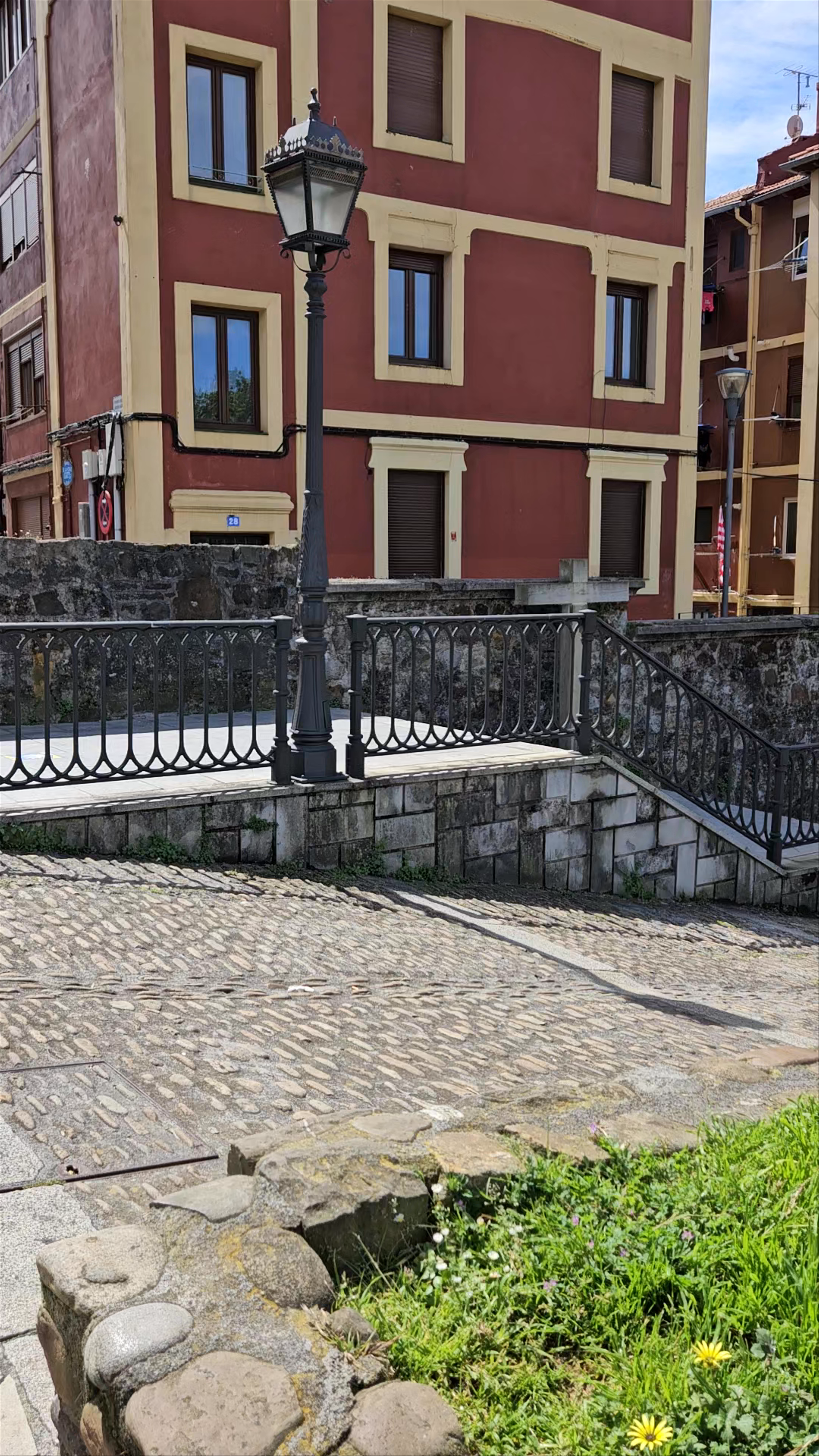 Mirador Etxebarríko Behatokia: Panoramic Urban Escape in Bilbao
