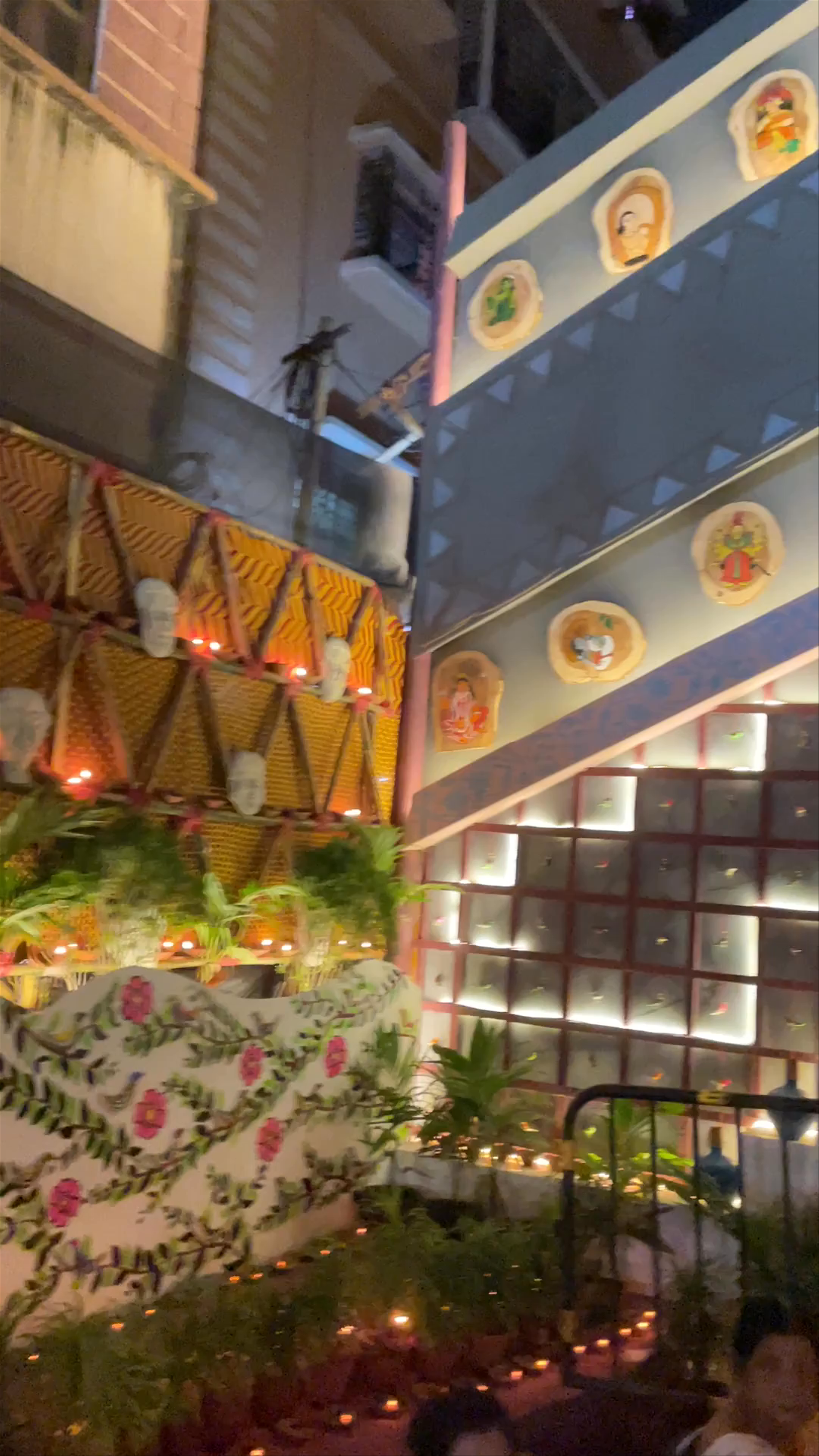 Tikiapara Sarbojanin Durgatsav Commitee (Maniktala)