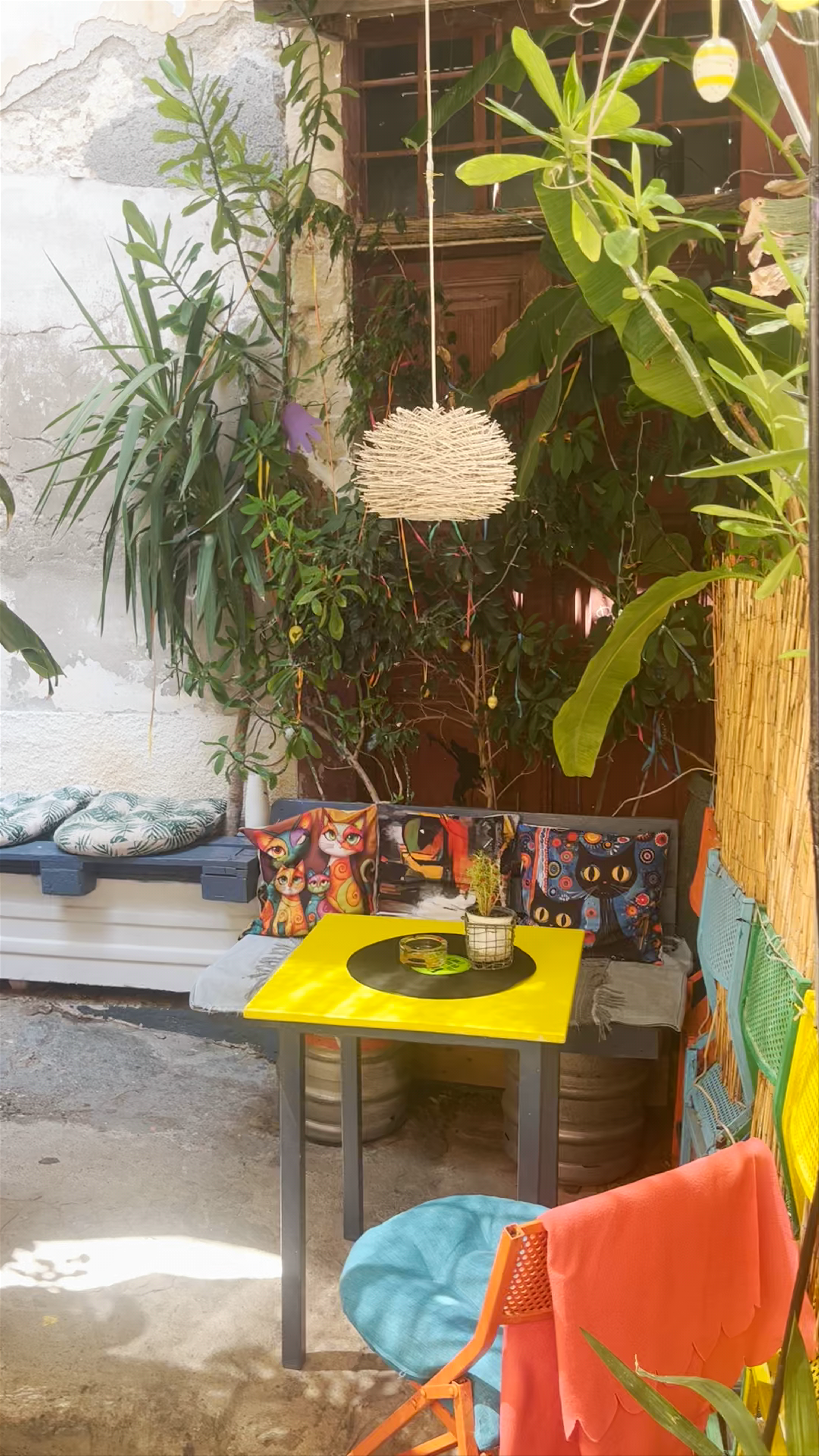 Coffee-Bar Viva: A Lush Oasis in the Heart of Rethymno, Greece