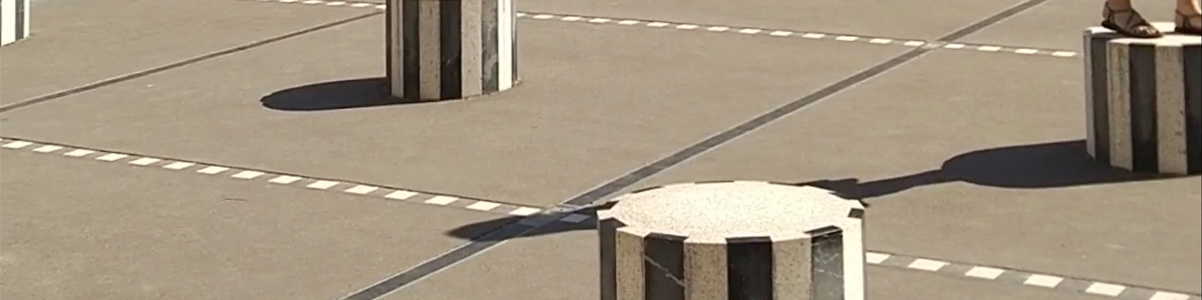 Colonnes de Buren/Les Deux Plateaux