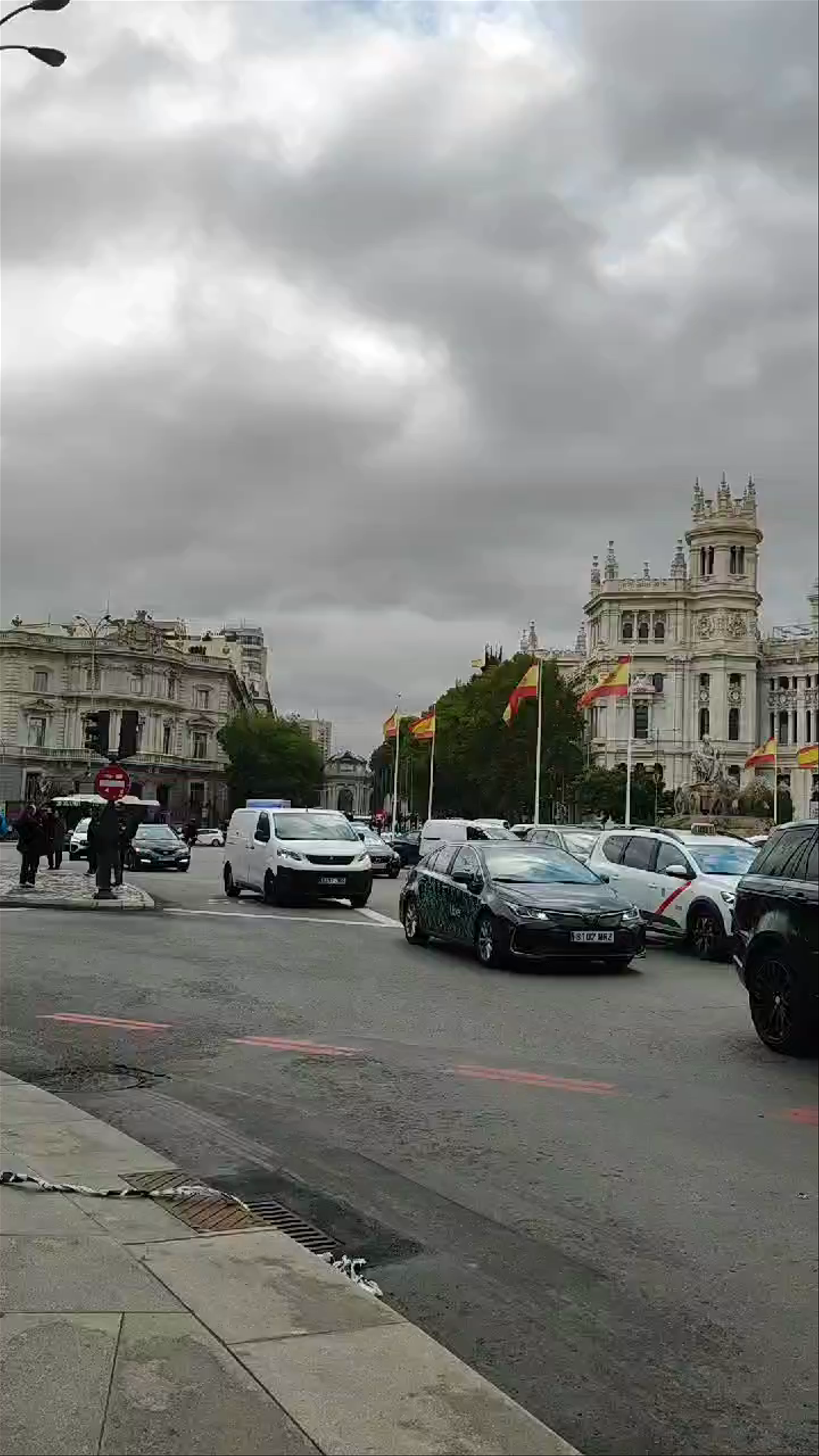 Plaza de Cibeles: Iconic Urban Heart of Madrid