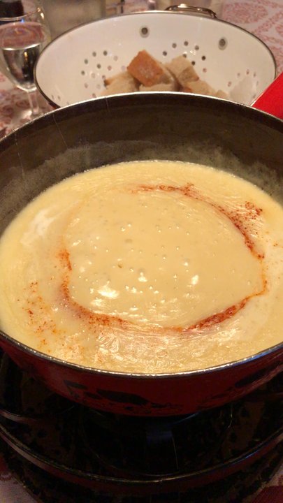 Restaurant Bären - Bubbly cheese - Hotels & Travel Near Me - Unterseen, BE