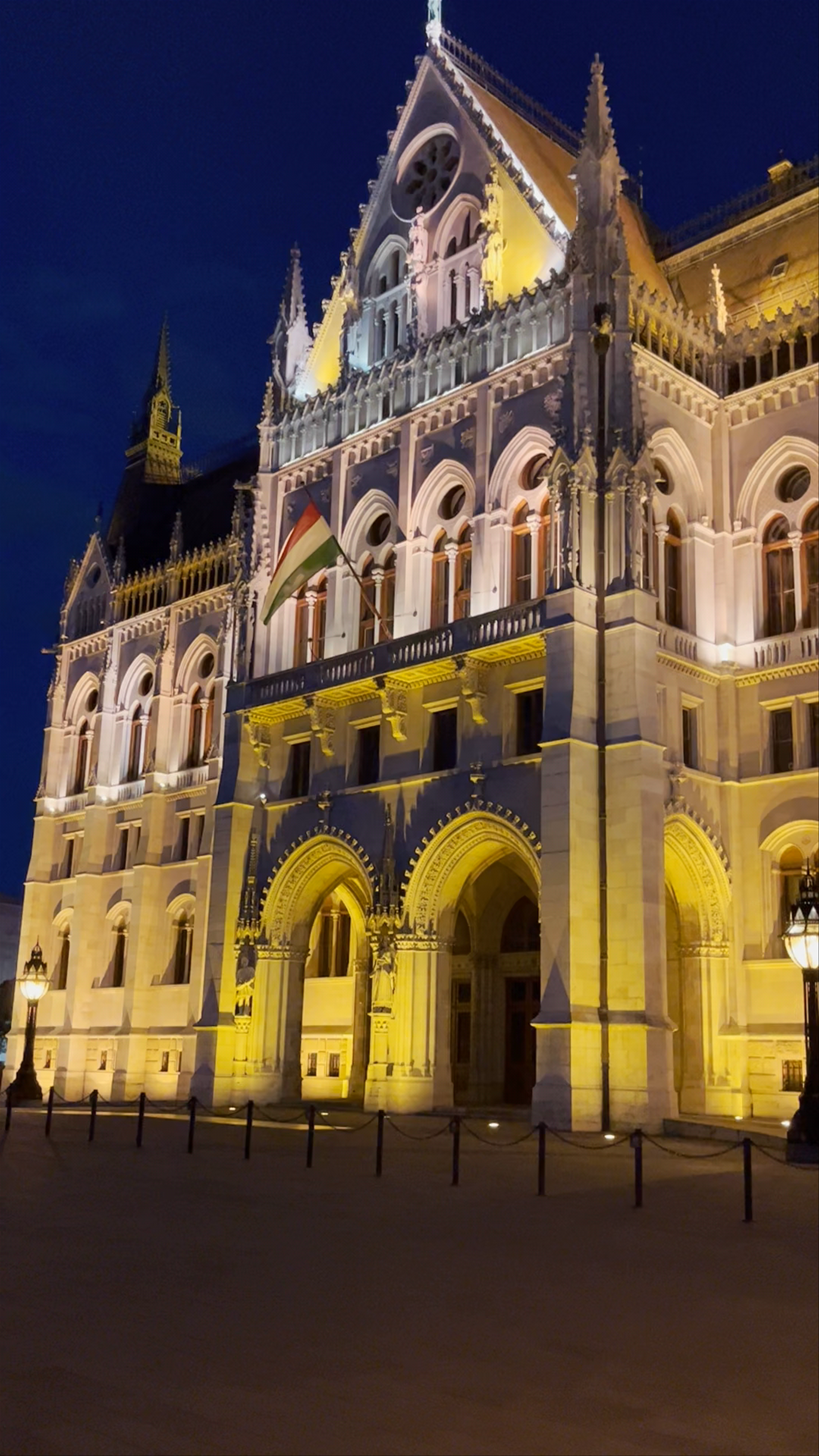 Budapest Night Views: István Tisza Monument & Danube Riverside