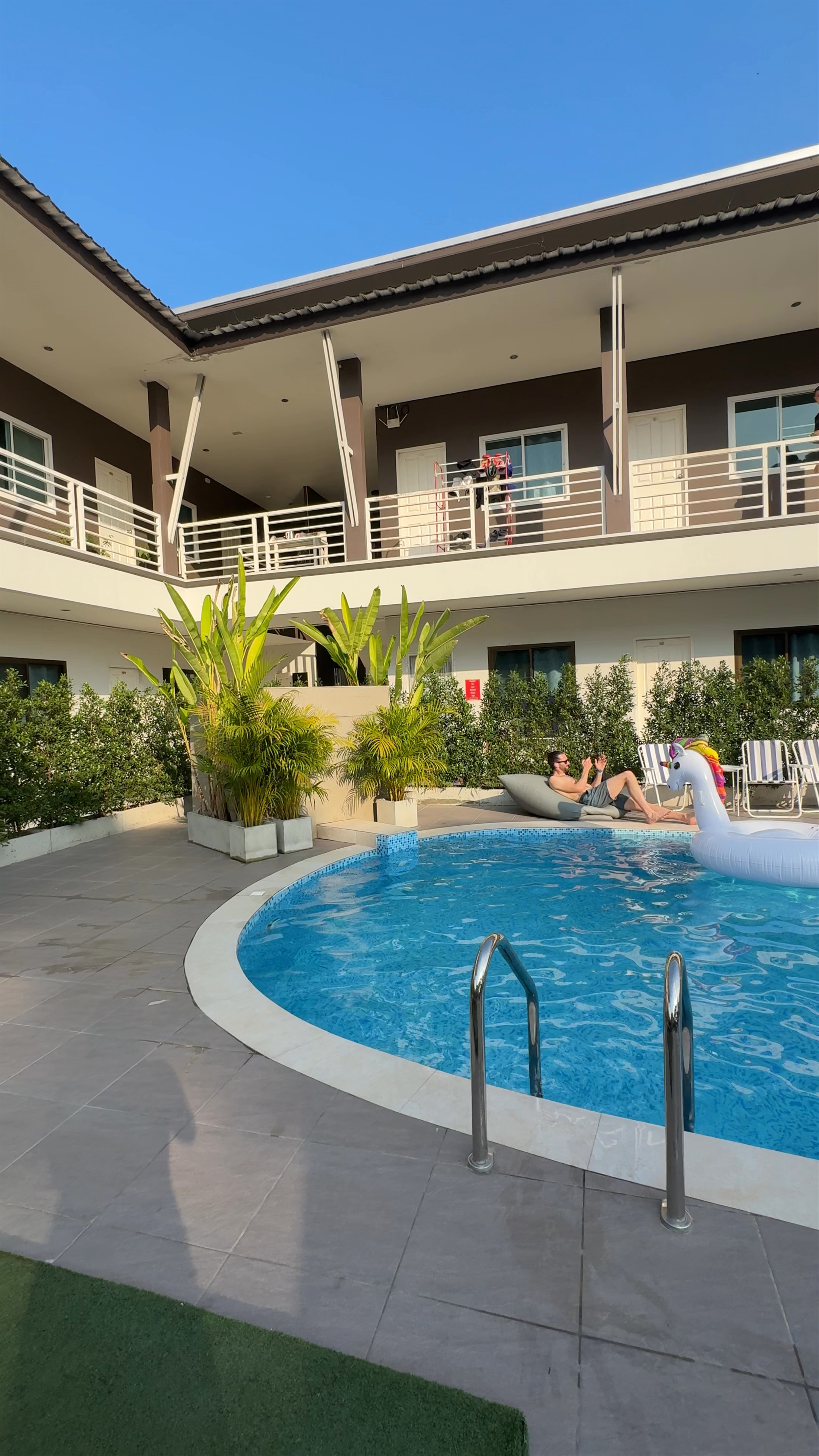 Vibes Chiangmai: Sunny Poolside Relaxation in Tha Sala