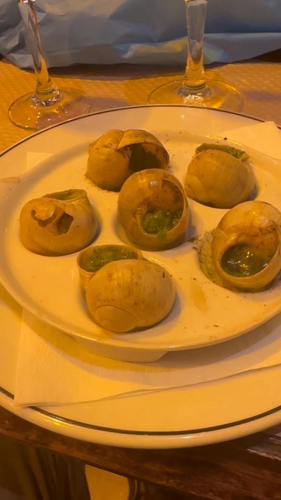 Le Maine Café - Sizzling escargot - Brasseries Near Me - Paris, 75
