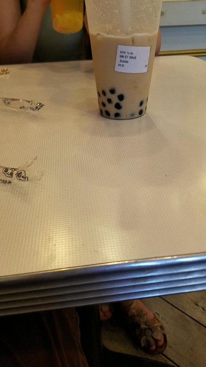 ViVi Bubble Tea - Really rickety table. For a place that serves drinks and food. Seriously? - Bubble Tea Near Me - Elmhurst, New York