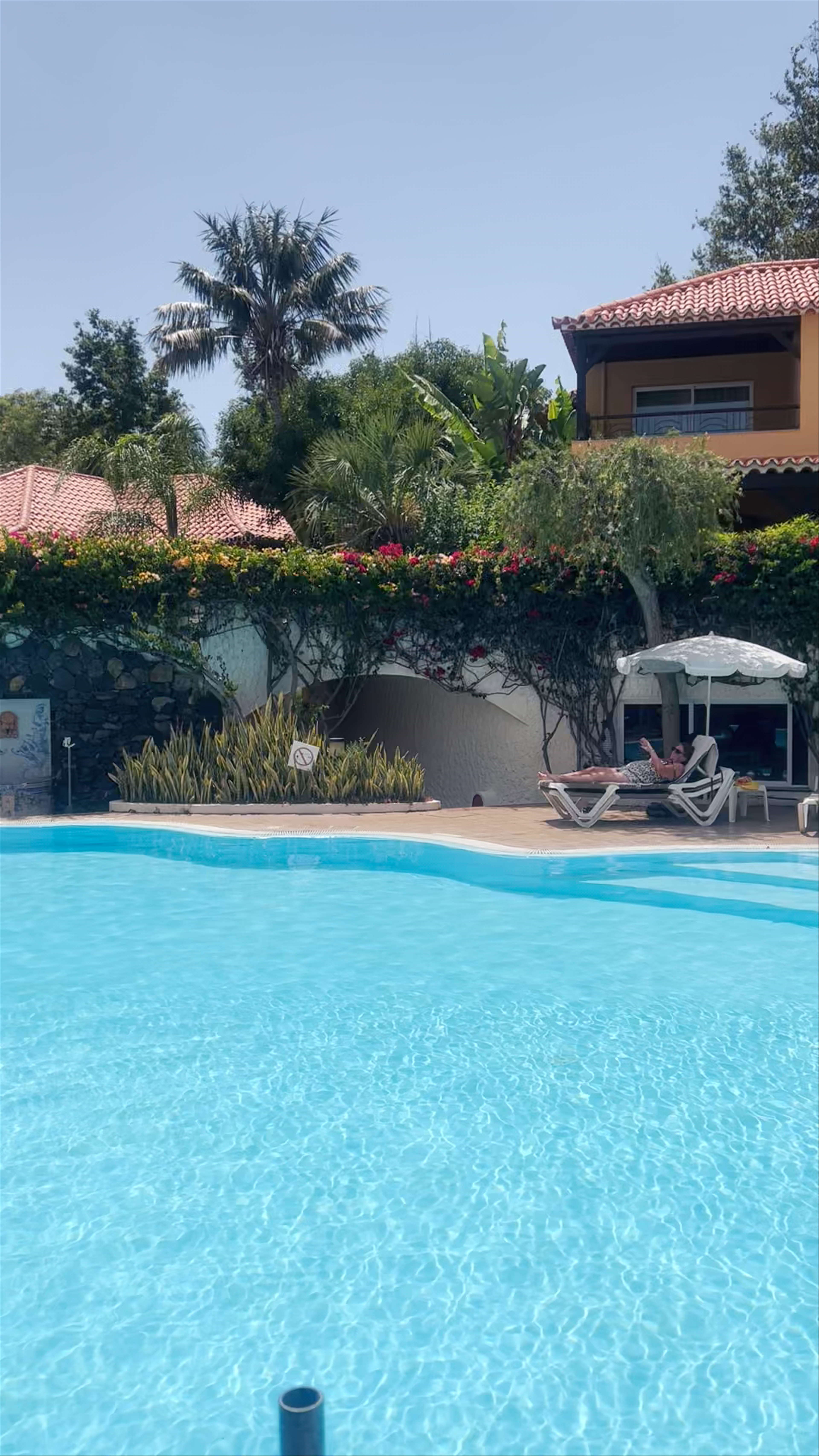 Relaxing Poolside Moments and Authentic Café Vibes in Funchal, Madeira