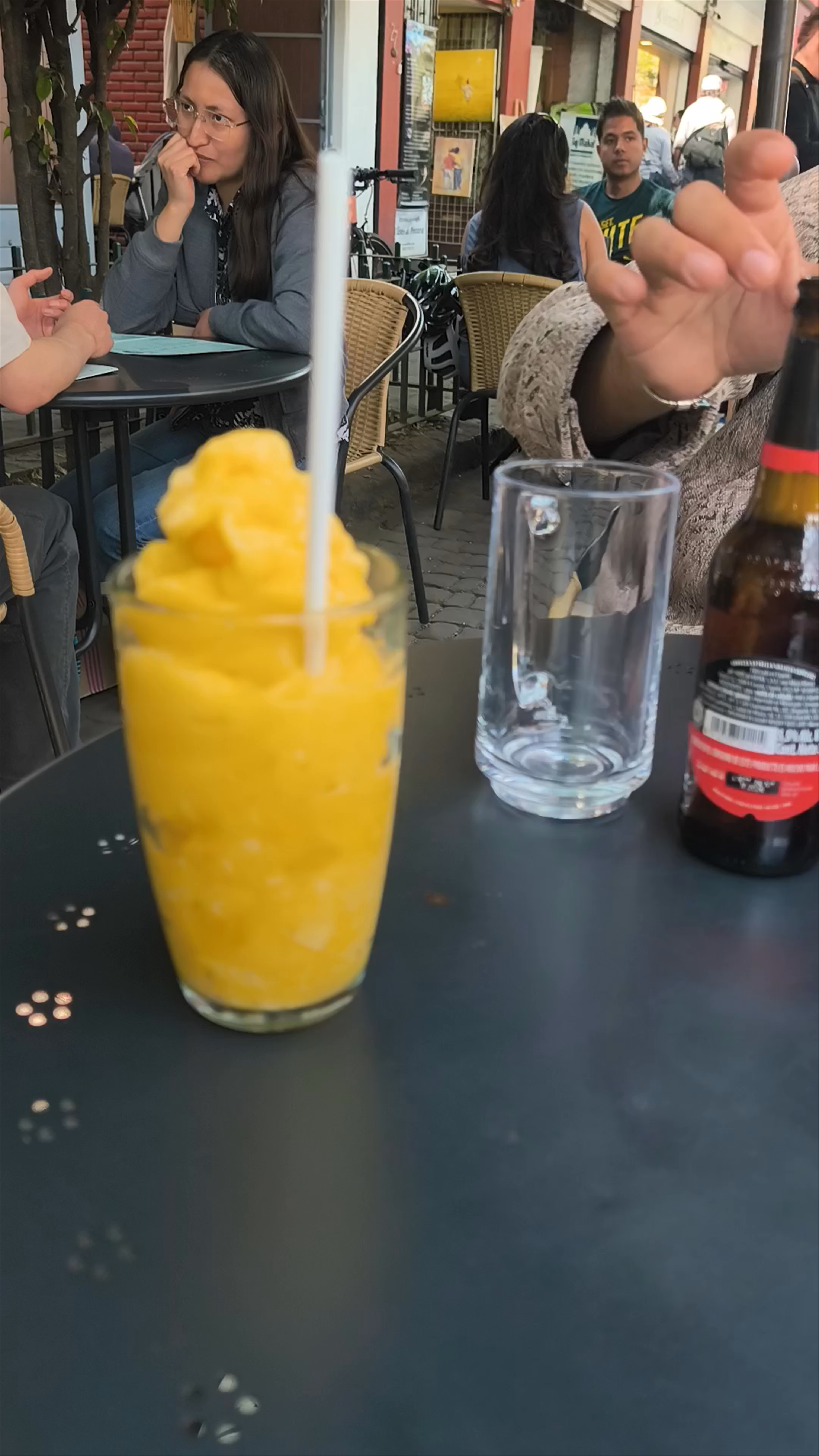 Los Amantes Café & Bistro