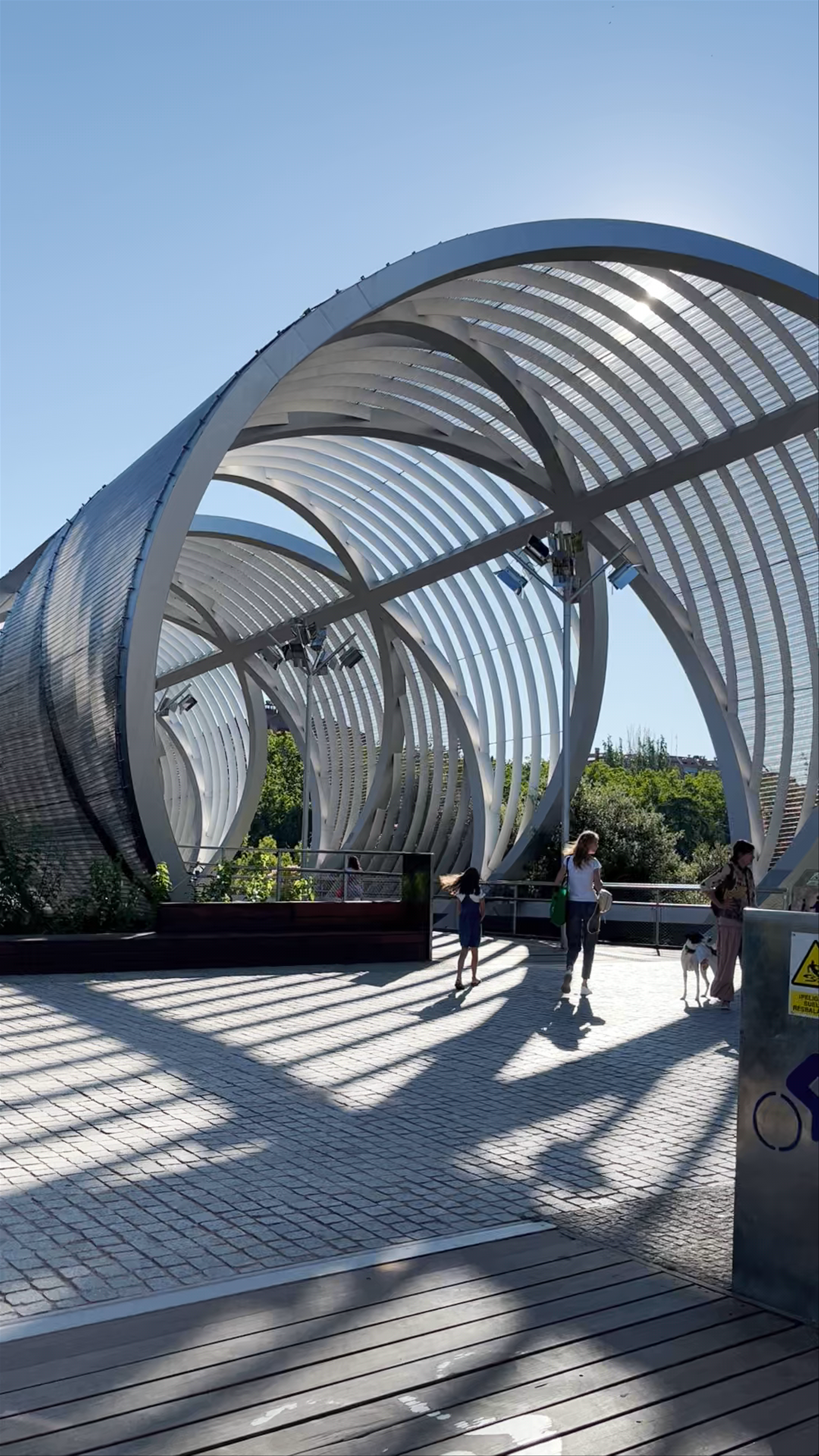 Puente de Arganzuela: Architectural Marvel and Urban Oasis in Madrid