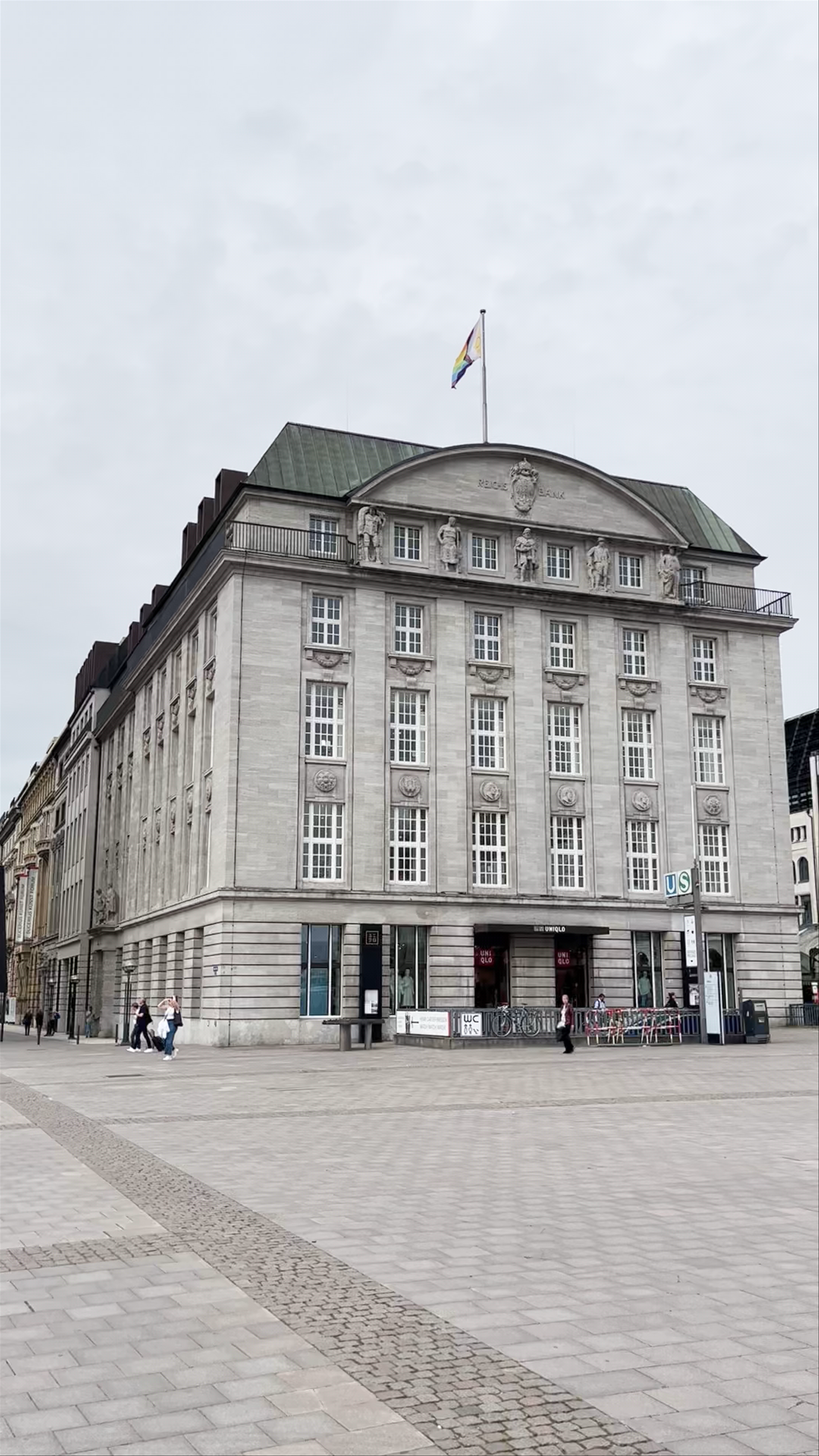 Rathausmarkt Hamburg: Historic Grandeur in the Heart of the City
